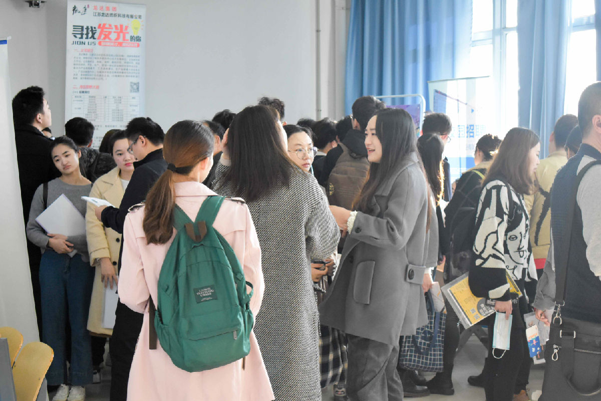 双选会现场.jpg
